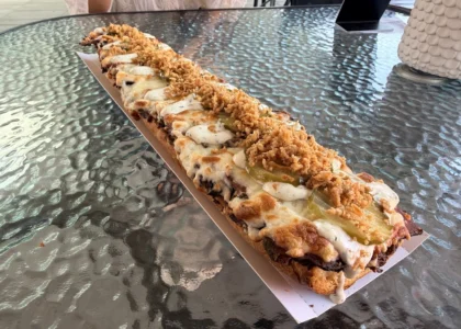 Lokalni Dworzec PKP • Śniadania • Zapiekanki • Pastrami •
